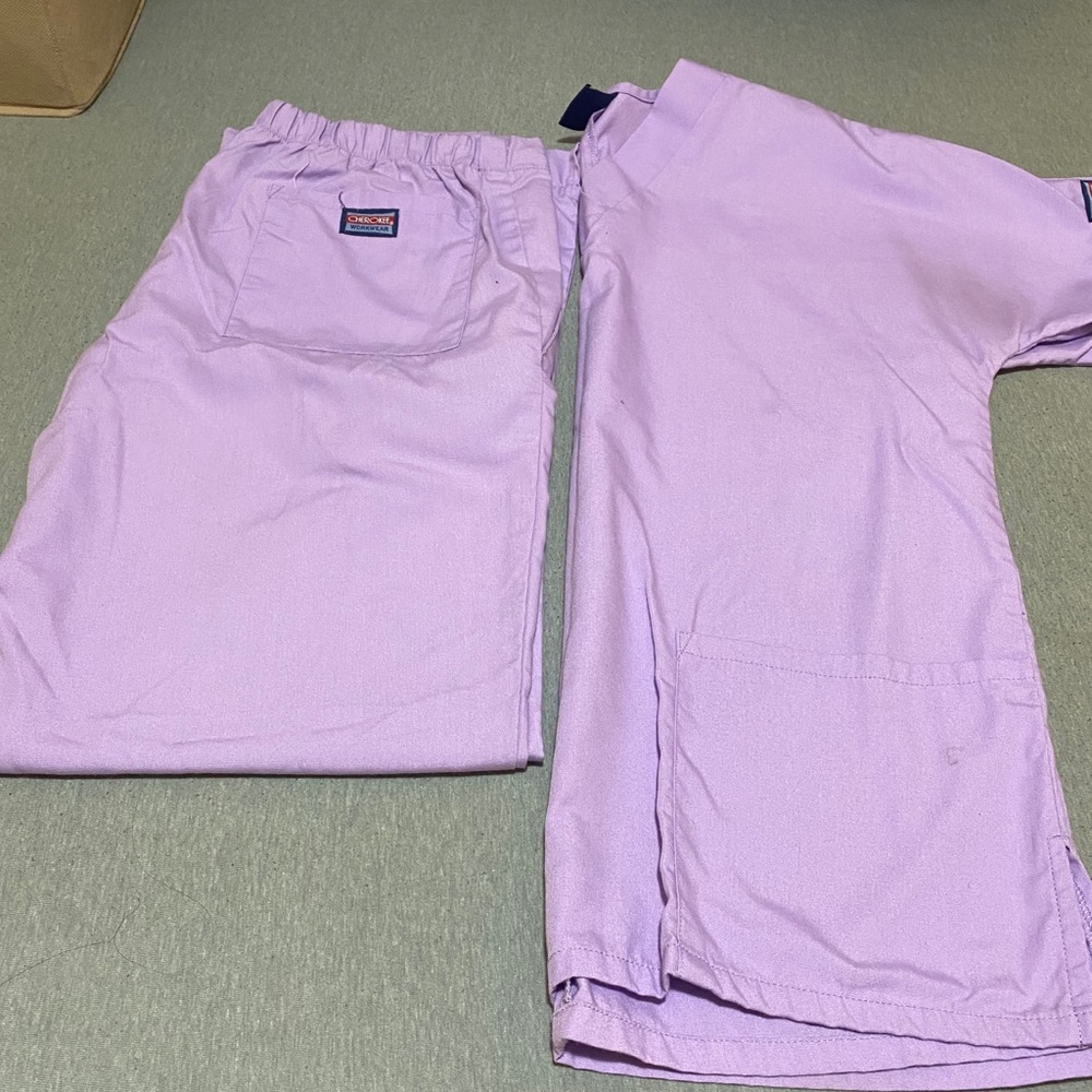5 pairs of scrubs. XS / SMALL